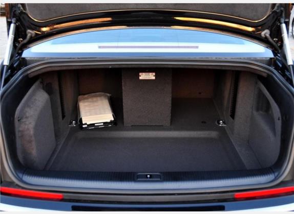 奥迪A8 2010款 A8L 3.0 FSI 百年纪念版 车厢座椅   后备厢