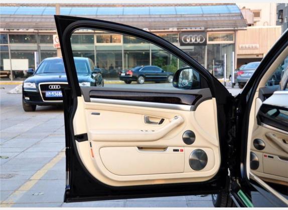奥迪A8 2010款 A8L 3.0 FSI 百年纪念版 车厢座椅   前门板