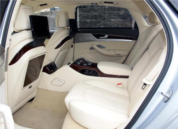 奥迪A8 2011款 A8L W12 6.3 FSI quattro 车厢座椅   后排空间