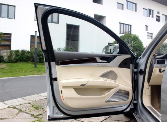 奥迪A8 2011款 A8L W12 6.3 FSI quattro 车厢座椅   前门板