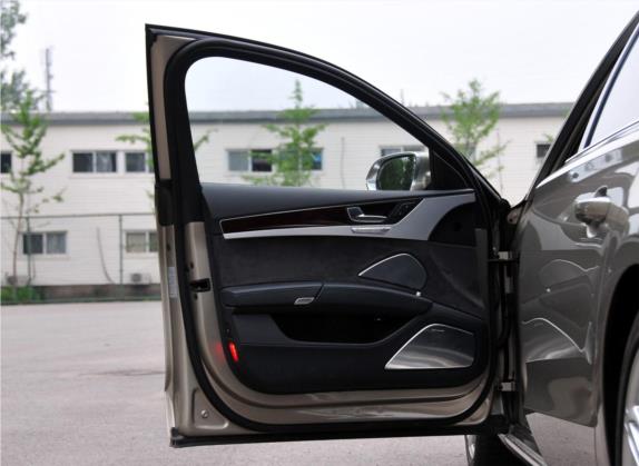 奥迪A8 2012款 A8L 6.3 FSI W12 quattro 车厢座椅   前门板