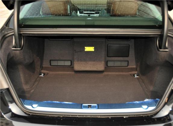 奥迪A8 2012款 A8L 50 TFSI quattro尊贵型 车厢座椅   后备厢