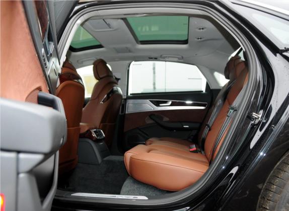 奥迪A8 2013款 A8L 40 hybrid 车厢座椅   后排空间