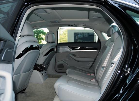 奥迪A8 2013款 A8L 45 TFSI quattro舒适型 车厢座椅   后排空间