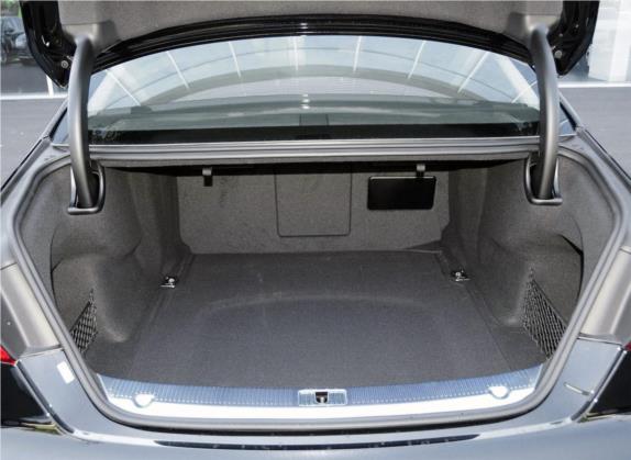 奥迪A8 2014款 A8L 45 TFSI quattro舒适型 车厢座椅   后备厢