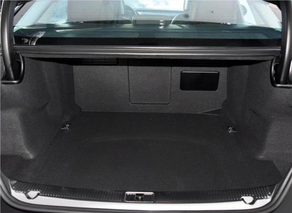奥迪A8 2016款 A8L 45 TFSI quattro舒适型 车厢座椅   后备厢