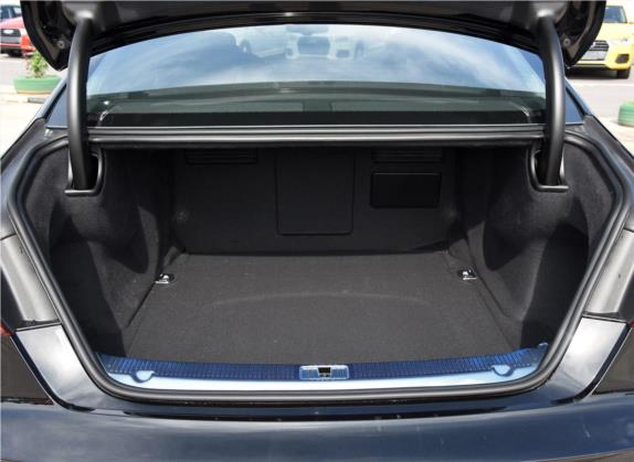 奥迪A8 2017款 A8L 45 TFSI quattro卓越先锋版 车厢座椅   后备厢