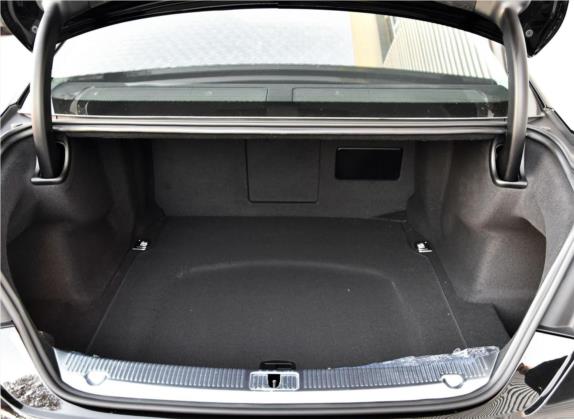 奥迪A8 2017款 A8L 45 TFSI quattro卓越先锋典藏版 车厢座椅   后备厢