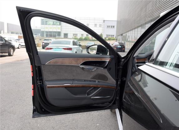 奥迪A8 2019款 A8L 50 TFSI quattro 豪华型 车厢座椅   前门板