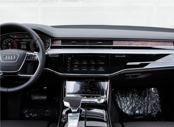 奥迪A8 2019款 Plus A8L 55 TFSI quattro 豪华型 中控类   中控台