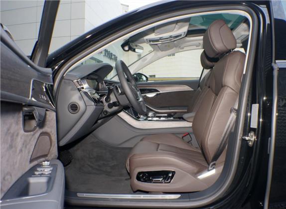 奥迪A8 2019款 Plus A8L 55 TFSI quattro 尊贵型 车厢座椅   前排空间