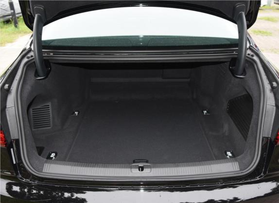 奥迪A8 2019款 改款 Plus A8L 50 TFSI quattro 舒适型 车厢座椅   后备厢