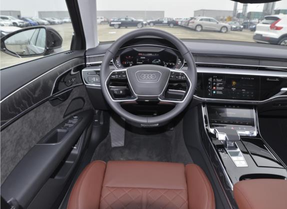 奥迪A8 2021款 A8L 50 TFSI quattro 舒适型 中控类   驾驶位