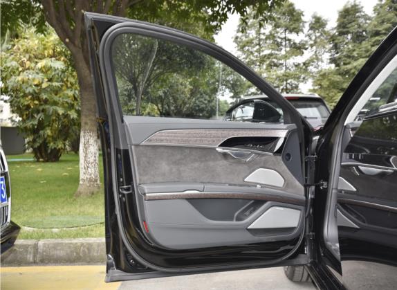 奥迪A8 2021款 A8L 55 TFSI quattro 尊贵型 车厢座椅   前门板