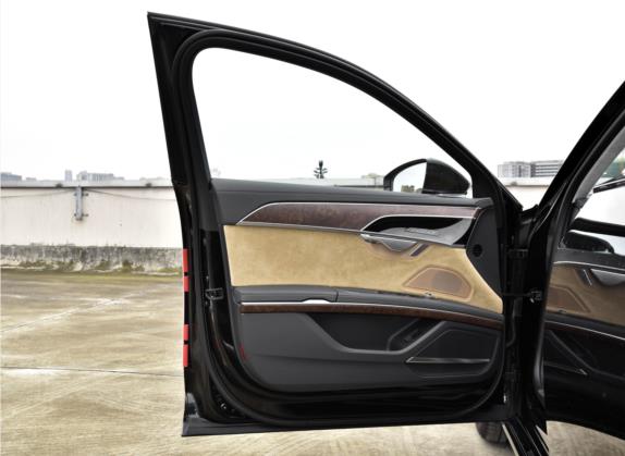 奥迪A8 2022款 A8L 55 TFSI quattro 豪华型典藏版 车厢座椅   前门板