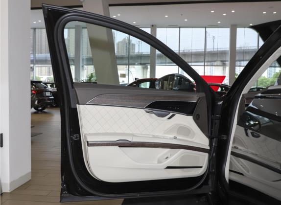奥迪A8 2022款 A8L Horch创始人版 经典型 车厢座椅   前门板