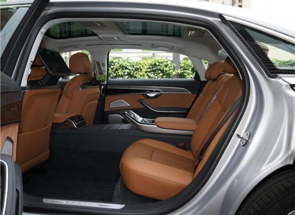 奥迪A8 2022款 A8L Horch创始人版 双色臻藏型 车厢座椅   后排空间