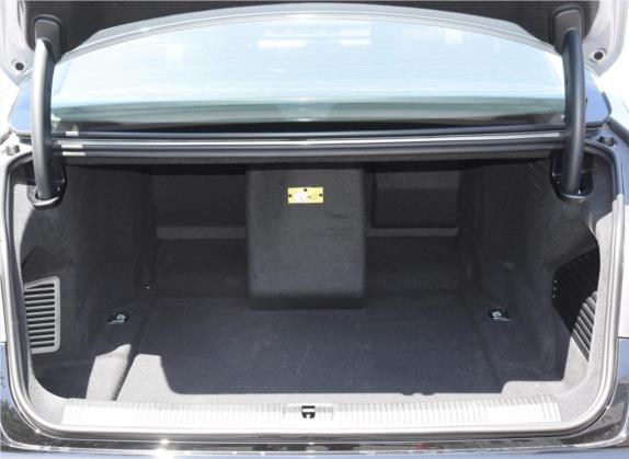 奥迪A8 2022款 A8L Horch创始人版 双色典藏型 车厢座椅   后备厢