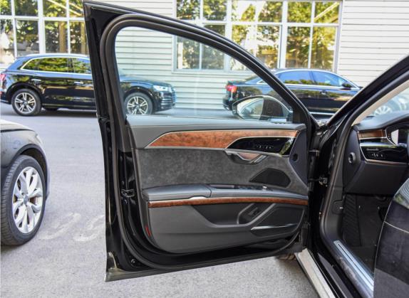 奥迪A8 2022款 改款 A8L 50 TFSI quattro 尊享型 车厢座椅   前门板