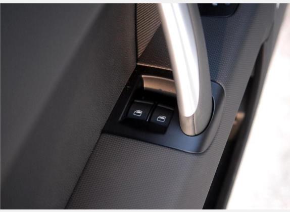 奥迪TT 2010款 TT 2.0TFSI典藏版 车厢座椅   门窗控制