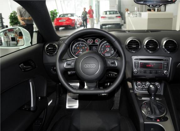 奥迪TT 2013款 TT Coupe 45 TFSI 白色经典版 中控类   驾驶位