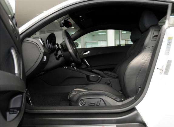 奥迪TT 2013款 TT Coupe 45 TFSI 白色经典版 车厢座椅   前排空间