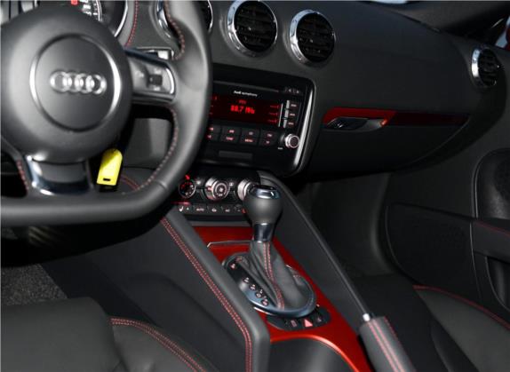 奥迪TT 2013款 TT Coupe 45 TFSI 彩色梦幻版 中控类   中控台