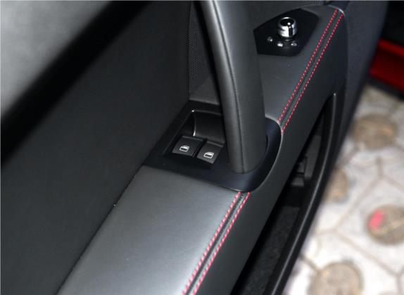 奥迪TT 2013款 TT Coupe 45 TFSI 彩色梦幻版 车厢座椅   门窗控制