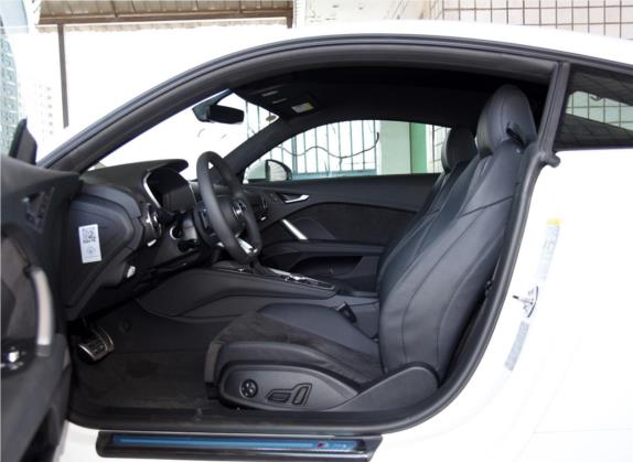 奥迪TT 2017款 TT Coupe 45 TFSI 车厢座椅   前排空间