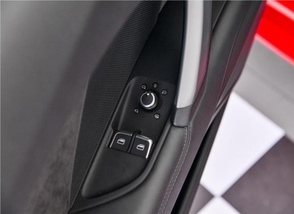 奥迪TT 2017款 TT Coupe 45 TFSI quattro 车厢座椅   门窗控制