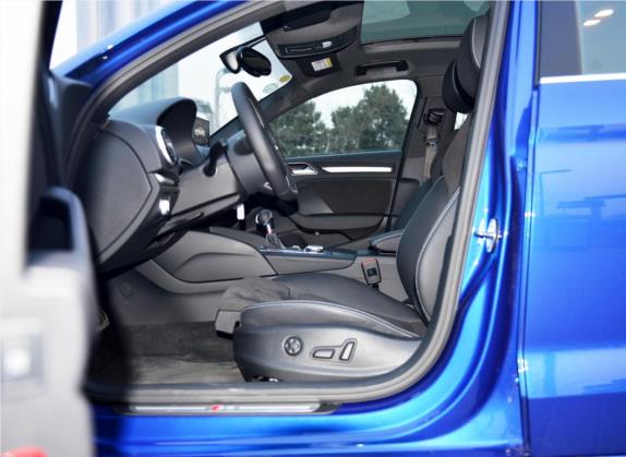 奥迪S3 2015款 S3 2.0T Limousine 车厢座椅   前排空间