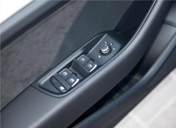 奥迪S3 2015款 S3 2.0T Limousine 车厢座椅   门窗控制
