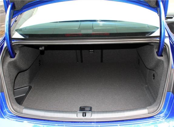 奥迪S3 2017款 S3  2.0T Limousine 车厢座椅   后备厢