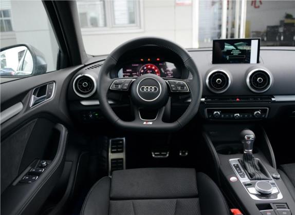 奥迪S3 2017款 改款 S3 2.0T Limousine 中控类   驾驶位