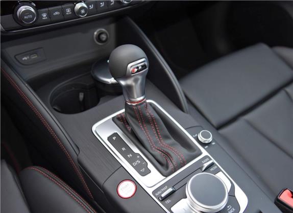 奥迪S3 2019款 S3 2.0T Limousine 中控类   挡把