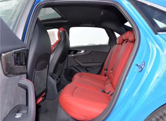 奥迪S4 2020款 S4 3.0TFSI 车厢座椅   后排空间