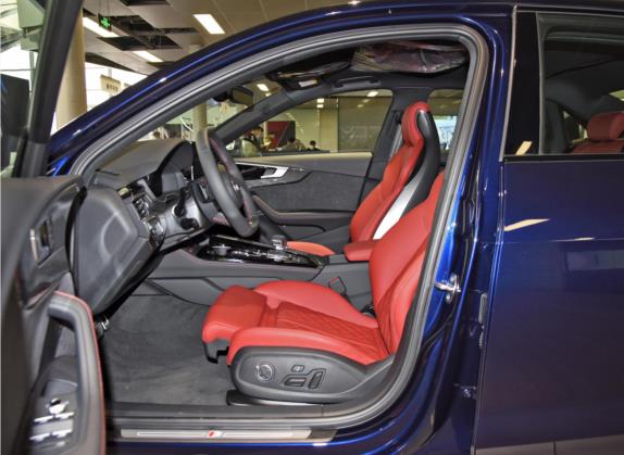 奥迪S4 2023款 S4 3.0TFSI 车厢座椅   前排空间