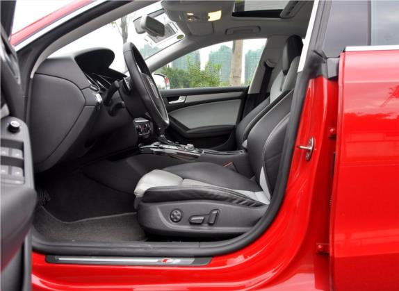奥迪S5 2010款 S5 3.0T Sportback 车厢座椅   前排空间