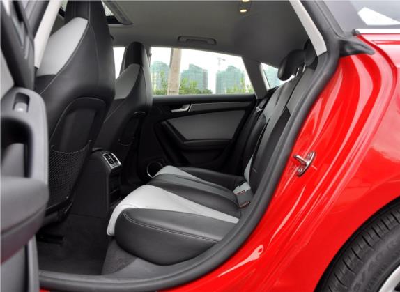 奥迪S5 2010款 S5 3.0T Sportback 车厢座椅   后排空间