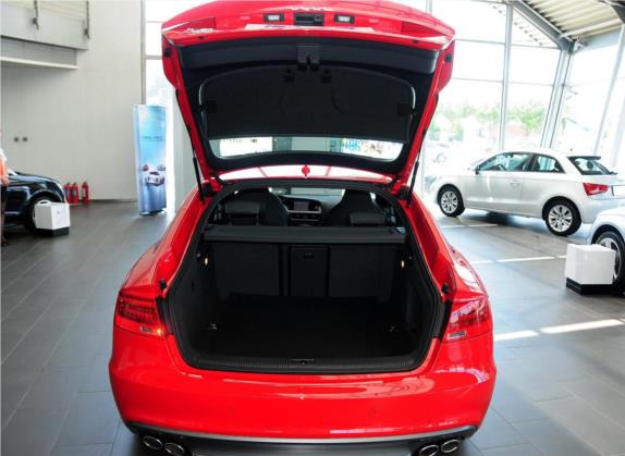 奥迪S5 2012款 S5 3.0T Sportback 车厢座椅   后备厢