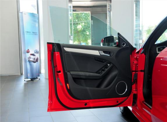 奥迪S5 2012款 S5 3.0T Sportback 车厢座椅   前门板