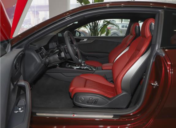 奥迪S5 2022款 S5 3.0T Coupe 车厢座椅   前排空间