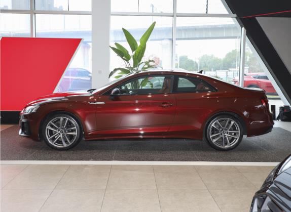 奥迪S5 2022款 S5 3.0T Coupe 外观   正侧