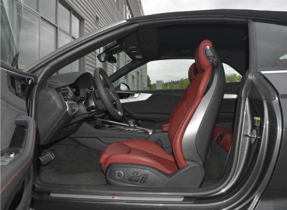 奥迪S5 2022款 S5 3.0T Cabriolet 车厢座椅   前排空间