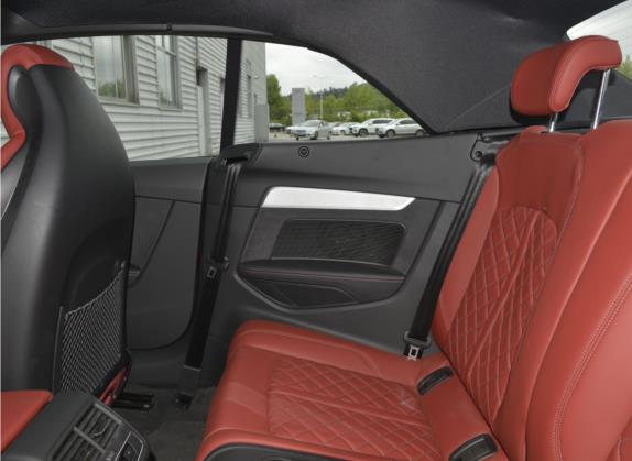 奥迪S5 2022款 S5 3.0T Cabriolet 车厢座椅   后排空间