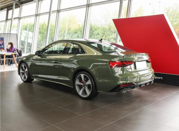 奥迪S5 2023款 S5 3.0T Coupe 外观   斜后