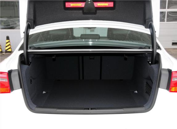 奥迪S6 2013款 S6 4.0TFSI 车厢座椅   后备厢