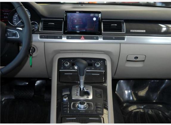 奥迪S8 2009款 S8 5.2 FSI quattro 中控类   中控台