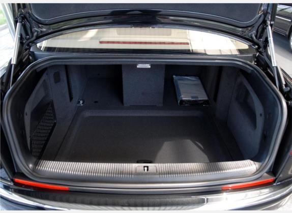奥迪S8 2009款 S8 5.2 FSI quattro 车厢座椅   后备厢