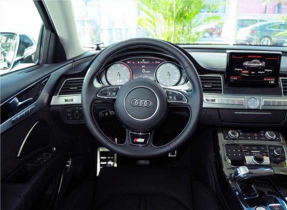 奥迪S8 2013款 S8 4.0TFSI quattro 中控类   驾驶位